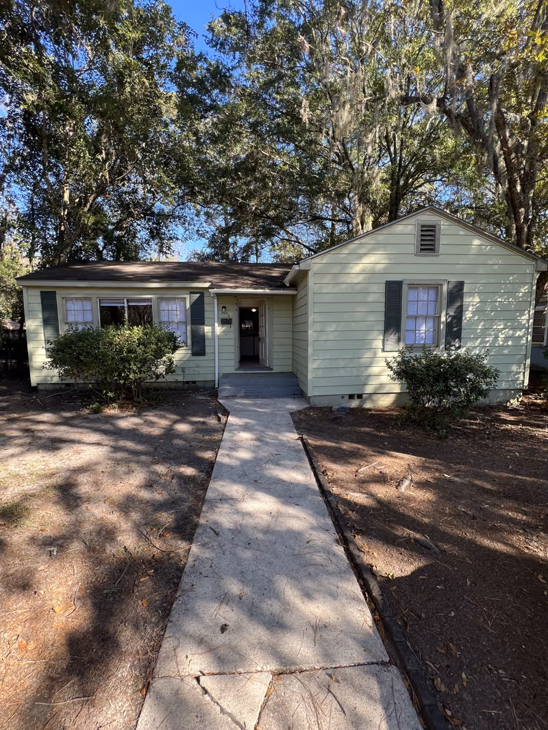 Green cottage with bare dirt yard purchased for cash in South Georgia